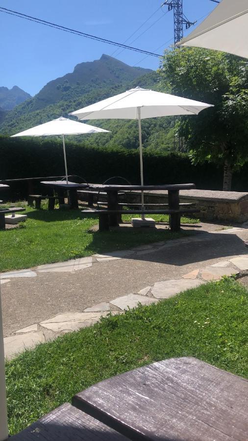 Hotel Restaurante La Carasca Orlé Exteriör bild