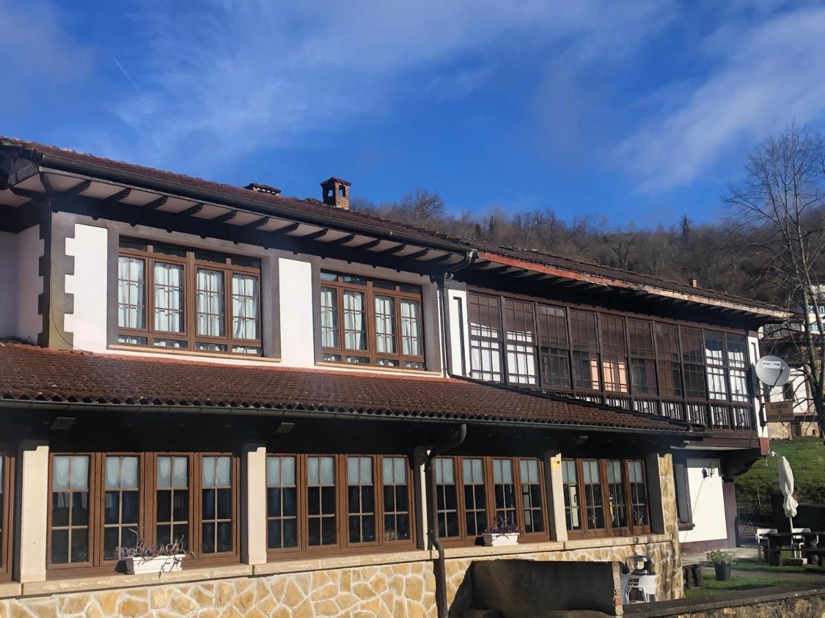 Hotel Restaurante La Carasca Orlé Exteriör bild
